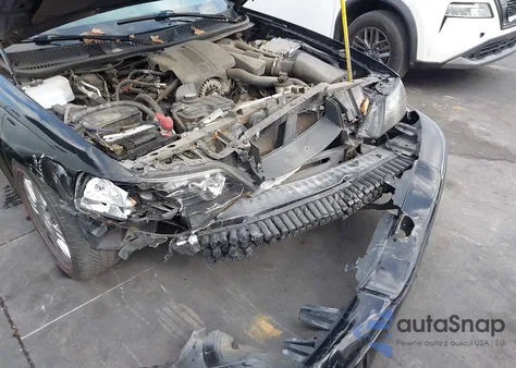 2011 Lincoln Town Car Executive L z USA, uszkodzony, nr VIN 2LNBL8EV5BX759049